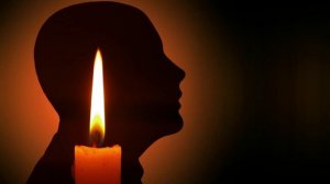 ГОРИТ ПРЕД ОБРАЗОМ СВЕЧА