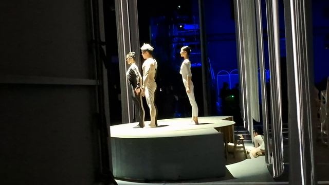 Гуанчжоуская акробатическая труппа. 