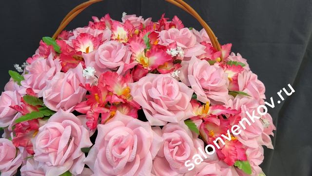 Корзина из искусственных цветов  №42