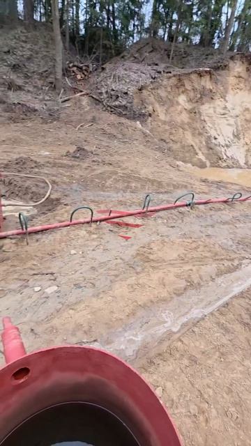 В этом видео показана в действии система водопонижения на базе иглофильтров.