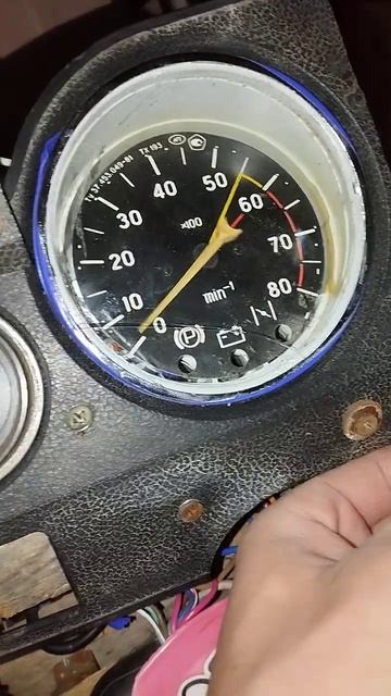lada granta проверял тахометр поднимает наоборот работает отлично всё