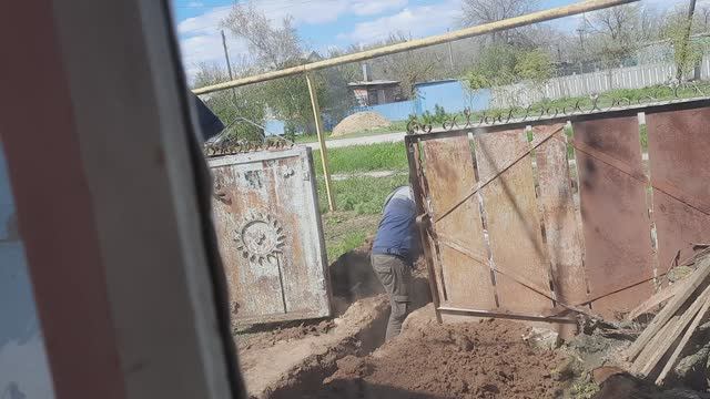 25. 04. 26  траншею капают ребята 🙏