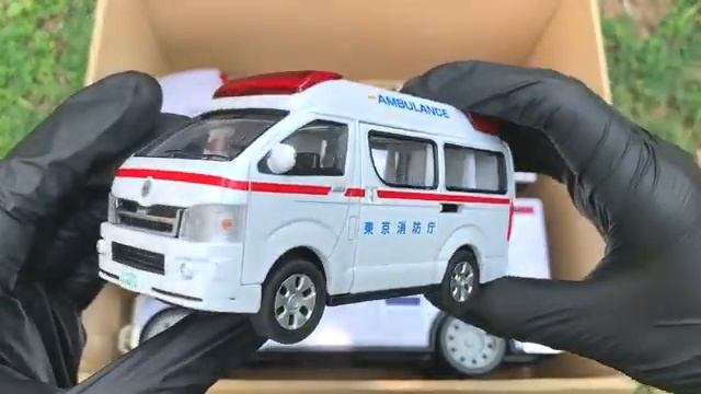 Машинки для детей. Распаковка коробки с машинками. Мультик дял детей и малышей