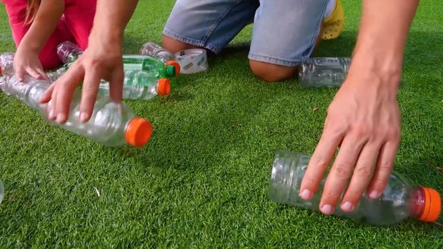 Крис собирает футбольные карточки вместе с дядей