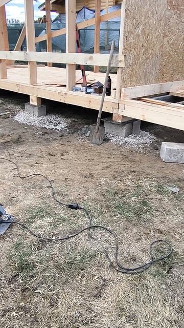 Моя жизнь в деревне, Стройка, сарай и вальер с выгулом.