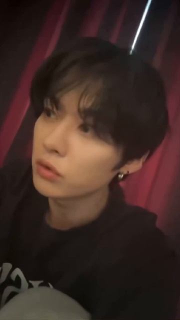 лолл прошло уже месяцы с конца тура, но ли ноу всё ещё не распаковал свои чемоданы