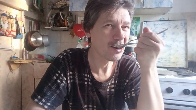 РУБРИКА МУКБАНГ БЕЗ ЧМОКАВ ЖРИ НЕ СТЕСНЯЙСЯ