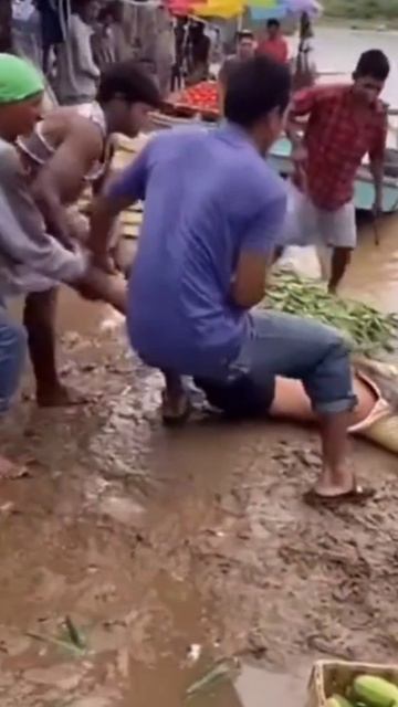 Вот сходил мужик на рыбалку, рыба сама принесла его домой