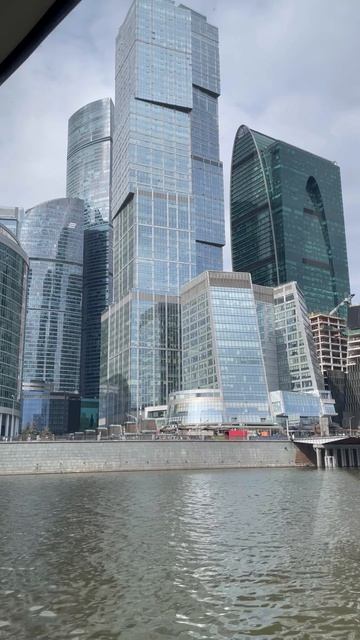 Прогулка по Москва-реке на речном трамвае.