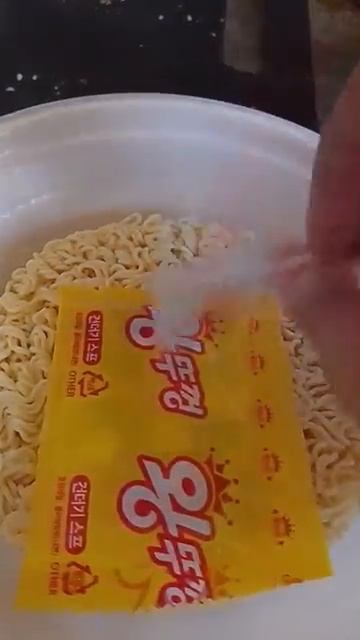 Лапша быстрорастворимая Вантукконилитное позорище за оверпрайс