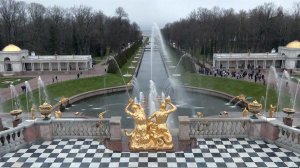 В Петергофе стартовал долгожданный сезон фонтанов.