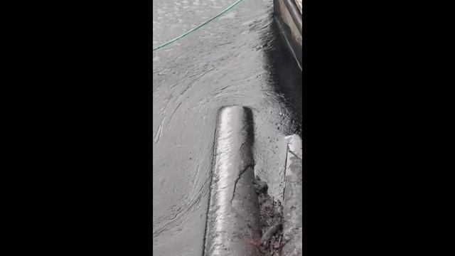 НЕФТЬ В ТУАПСЕ. НУ ТОЧНЕЕ ЕЁ НЕТ))) СЕЗОНУ НИЧЕГО НЕ УГРОЖАЕТ..