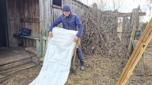 Первая ночь в деревенском доме. Жутко, страшно, НО интересно. Пасха в деревне. Разные дела в доме.