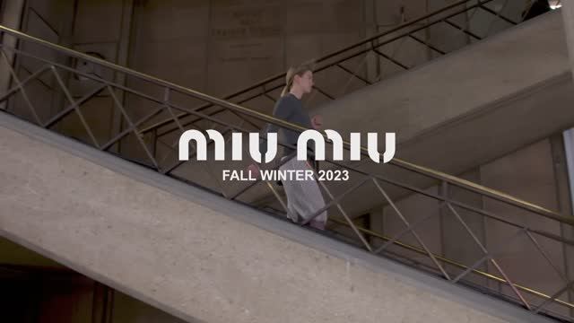 Показ женской коллекции Miu Miu осень-зима 2023-2024