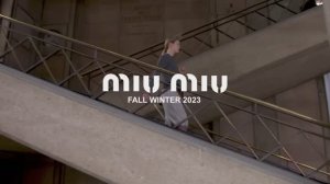 Показ женской коллекции Miu Miu осень-зима 2023-2024