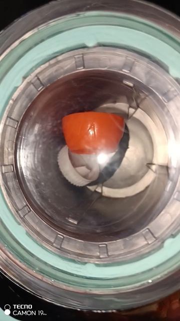 стираем крышки от банок и резинку