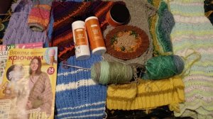 События одного дня. Получила пряжу, покупки, листаем журналы, вязание.