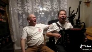 Мы ещё и петь умеем😊😉Посиделки с другом, песни под гармонь