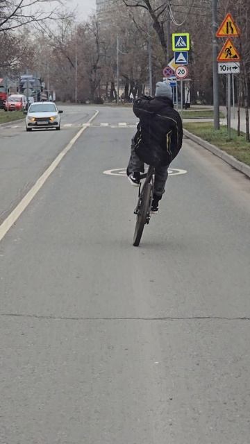 Моё сопровождение Трюкач на велосипеде #дорога #спорт #катаниенавелосипеде #фитнес #спорт