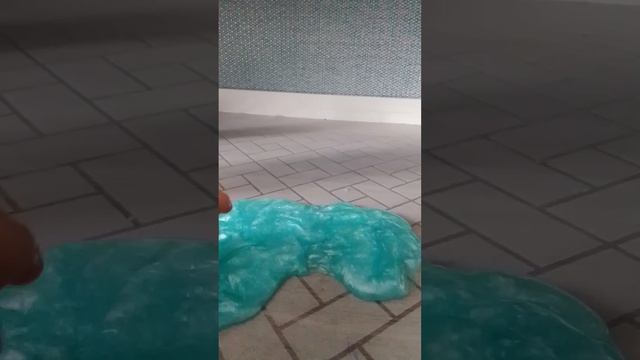 расслабляющее видео для детей со слаймом и игрушками☺️🌊