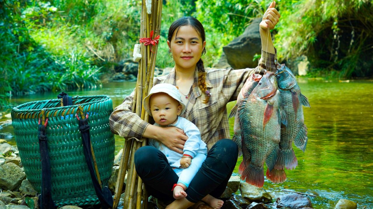 Дикая рыбалка с бамбуковой ловушкой: мать-одиночка ловит гигантских рыб и продает их на рынке.