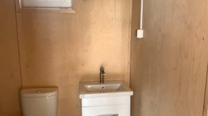 Прокатились посмотреть домики садовые. Взяли с собой кота.