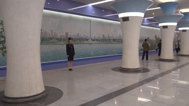 Министр внутренних дел Российской Федерации посетил метрополитен в Пхеньяне.