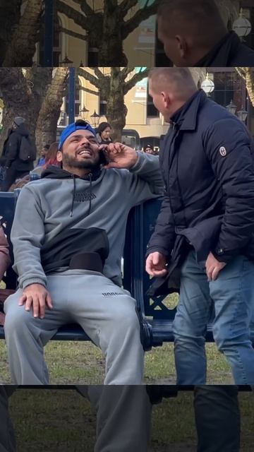 Он был не очень доволен😁