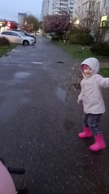 А Мы Прыгаем по Лужам 🙃😊 👢👢