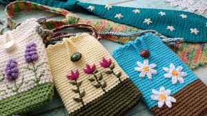 Вязаные галстуки? Сумочки для телефона.