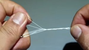 Простой и очень надежный рыюоловный узел.