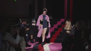 Показ круизной женской коллекции Miu Miu 2018 года