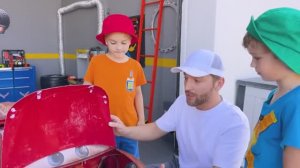 Дети учатся чинить машины