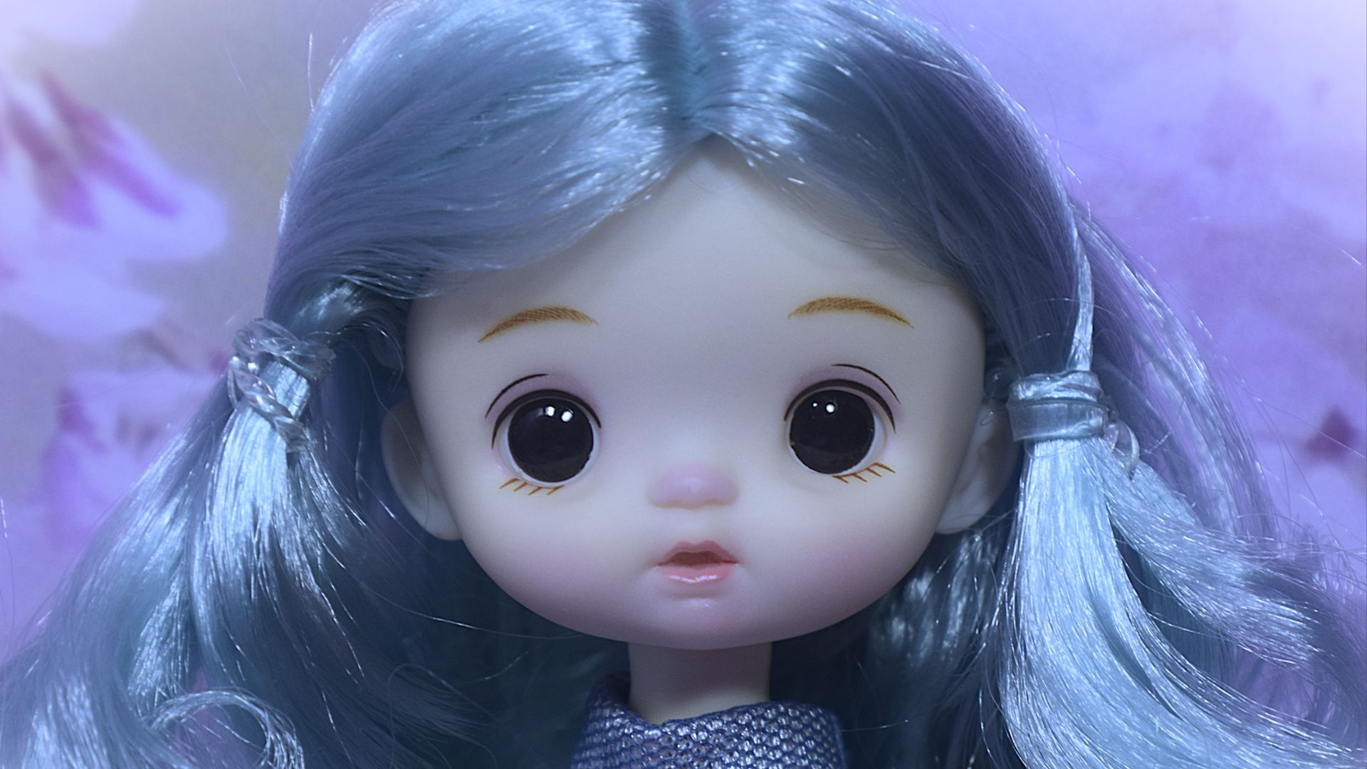 Куколки с голубыми волосами
