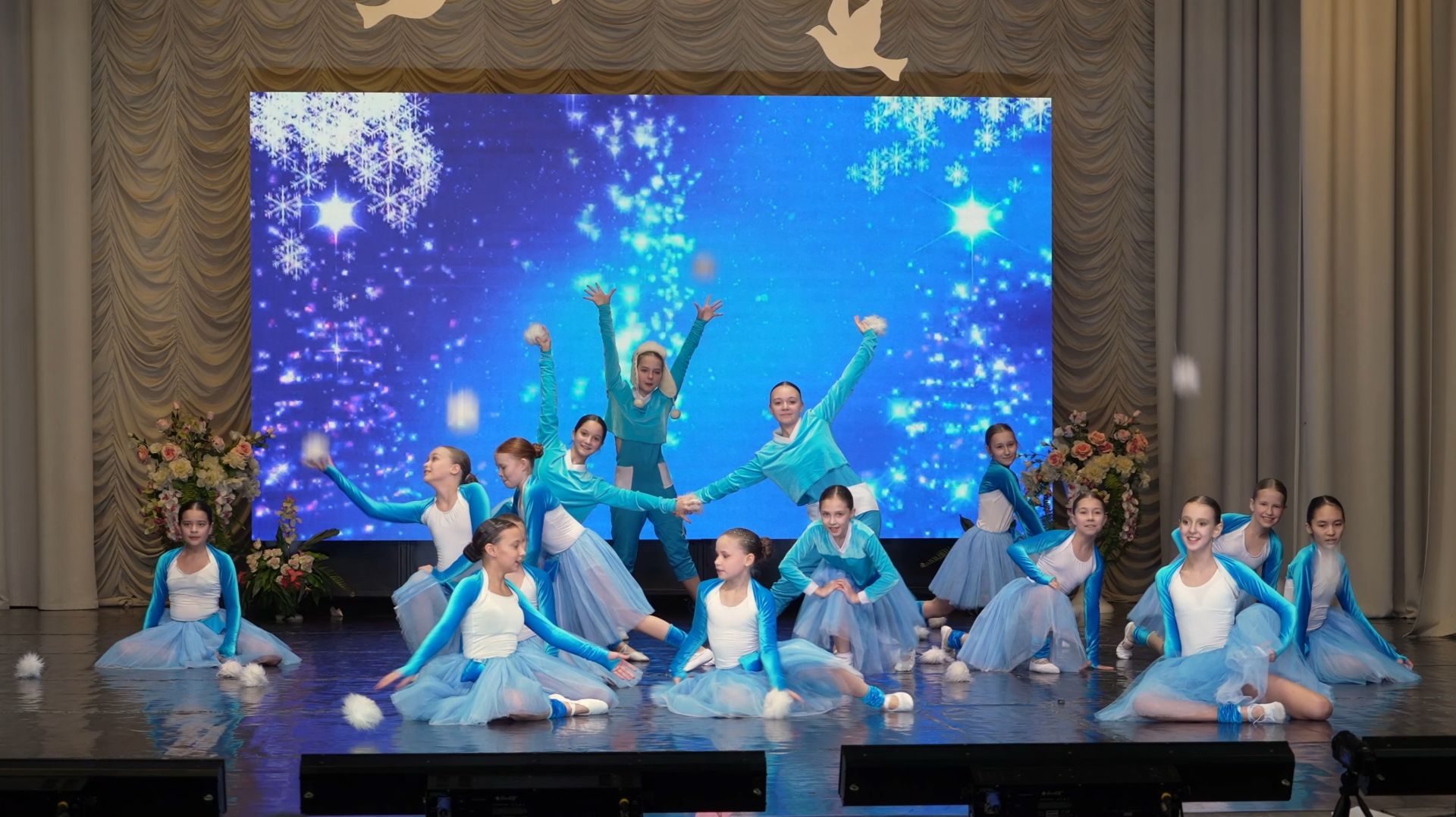 Образцовый ансамбль современного танца  