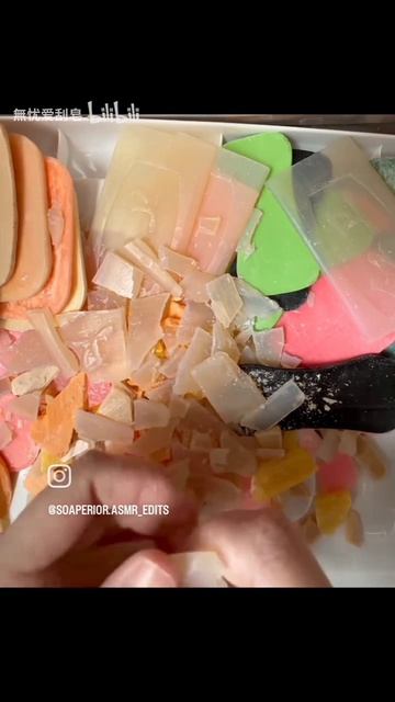 Автор ломает мыльные пластиночки🧼🍥