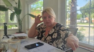 Курбанова- Пригласила подругу в гости . Накрыла стол. Маша растеряша.