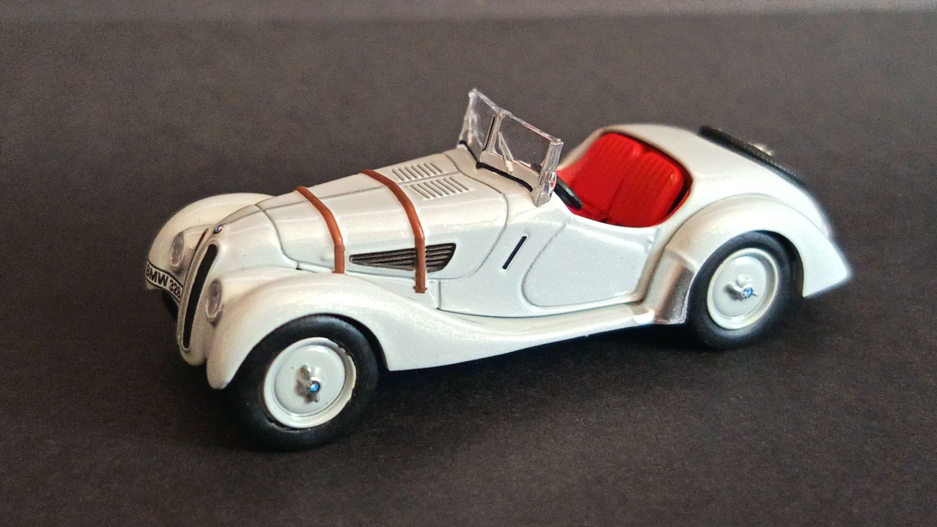 BMW 328 1936 года от AR BOX 1:64
