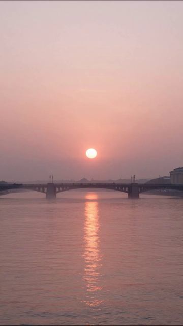 Закат над мостом: волшебство Санкт-Петербурга #СанктПетербург #закат