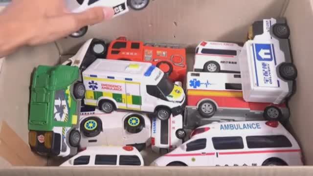 Машинки для детей. Распаковка коробки их машинок. Увлекательное видео.