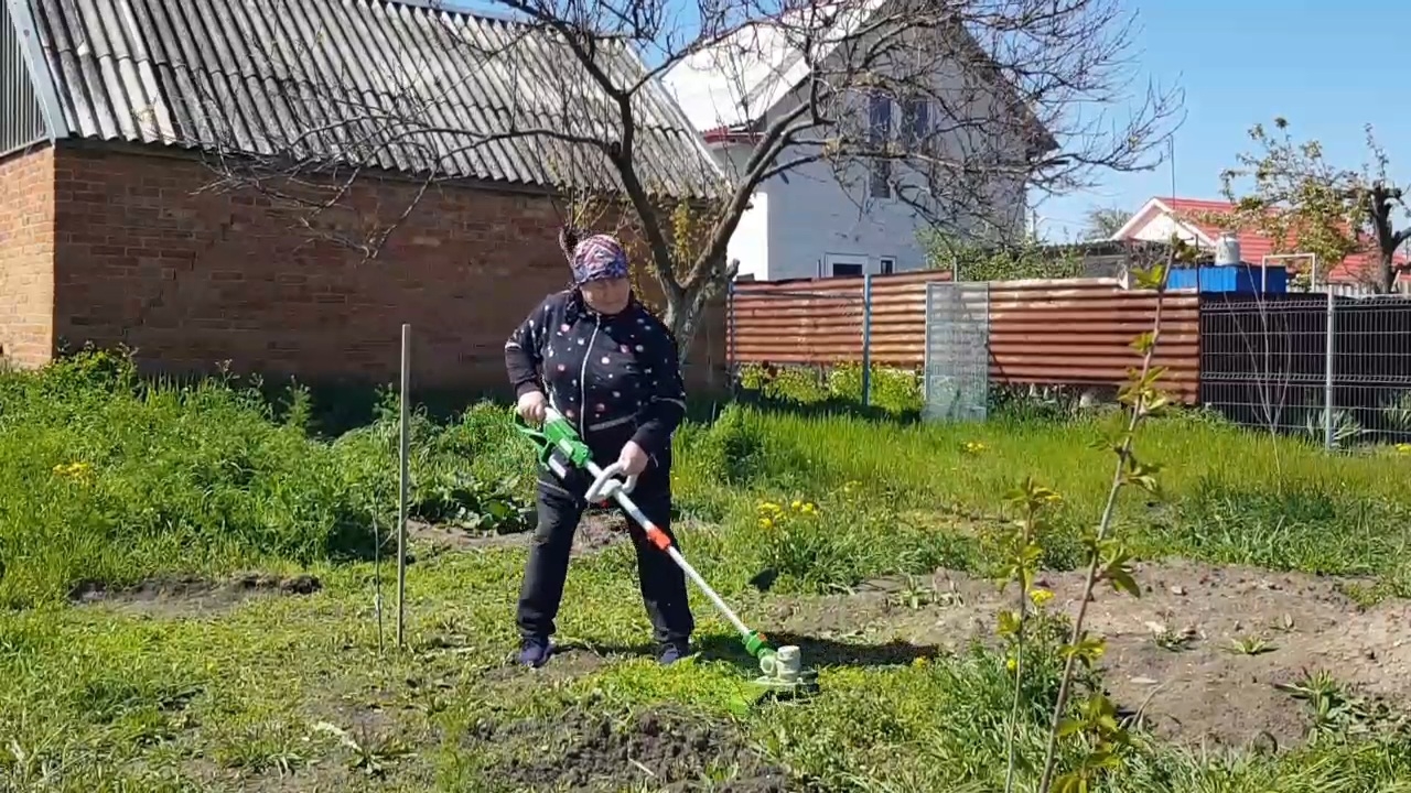 Александровка. Что купила Таня? Пеку весьма странное печенье, упс - так получилось🤷