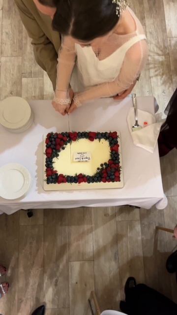 Свадебный торт и самый тёплый момент вечера | Кейтеринг СПб | Фурсет