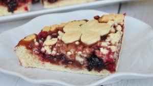 🥮 Выпечка из песочного теста: тёртый пирог с вишнёвым вареньем | Простой рецепт песочного пирога