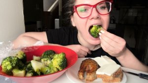 МУКБАНГ ПМС МЕНЯ ЗАХЕЙТЯТ НАОРАЛА И УСПОКОИЛАСЬ 😁