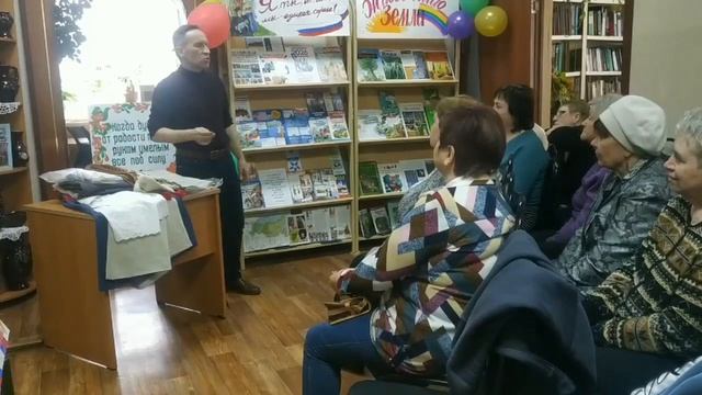 Мастер-класс Валерия Панова, посвященный русскому народному костюму. пгт Знаменка, библионочь