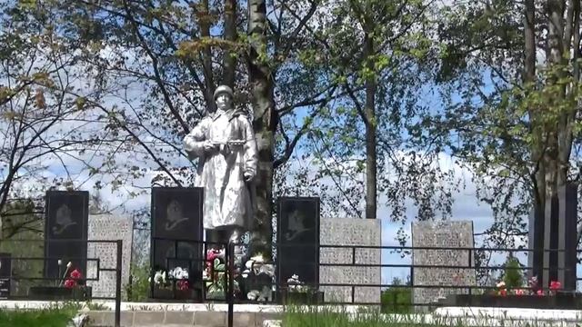 Дворцы Бежаницкого района.Воинское захоронение.