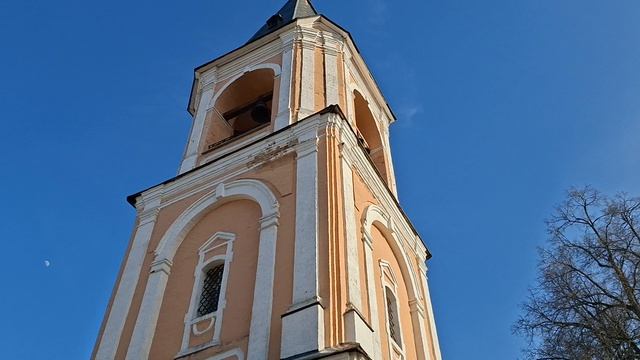 Звон колоколов Успенского кафедрального собора в Сергиевом Посаде.