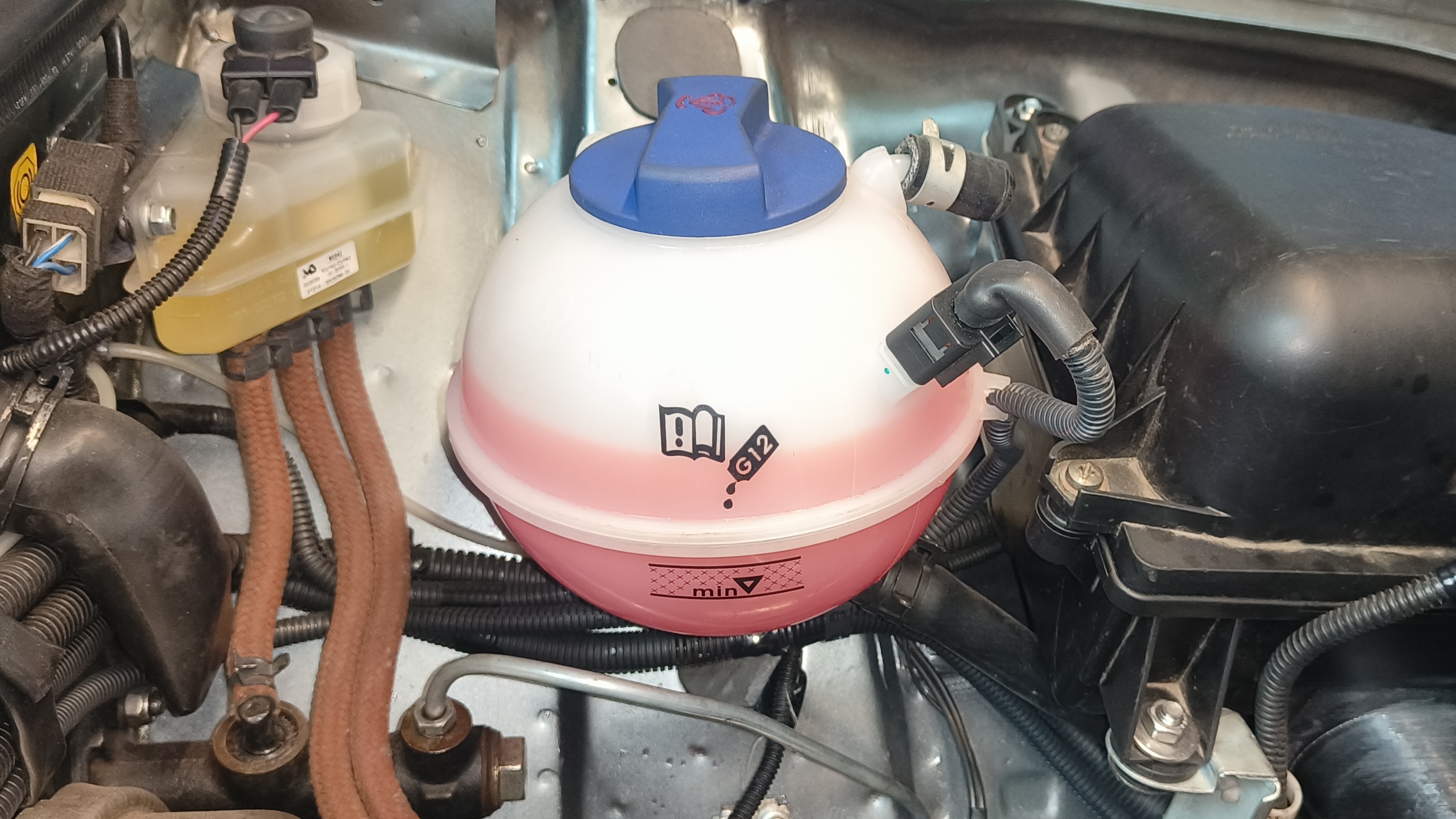 Раcширительный бачoк охлаждающей жидкости VW Golf IV (97-) на ВАЗ 2107.