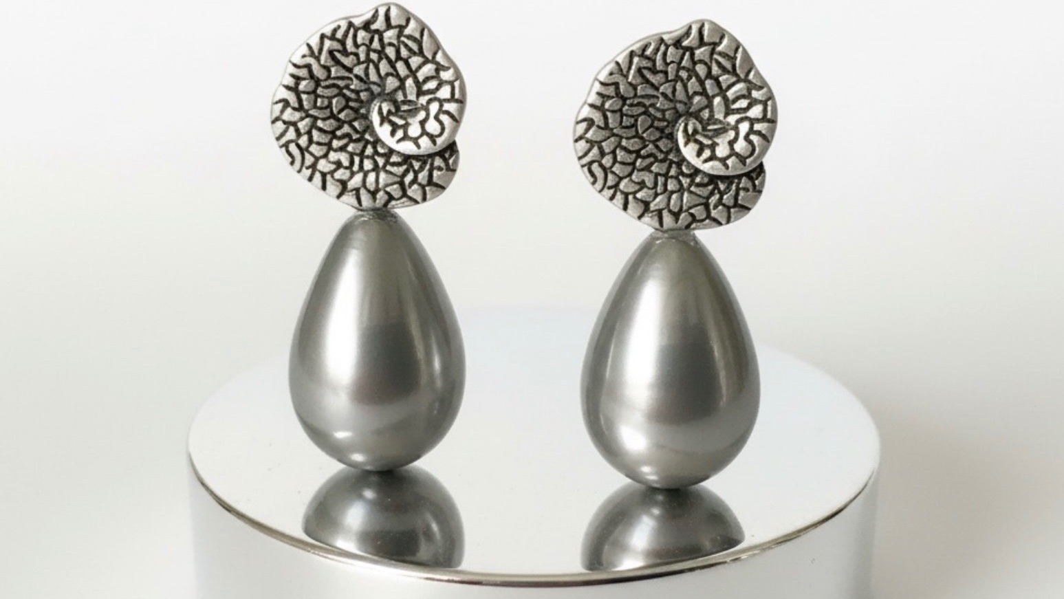 Серьги с ракушечным жемчугом в винтажном стиле