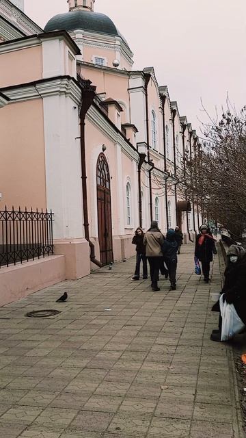 ПОПРОШАЙКИ ОКОЛО ЦЕРКВИ,россия